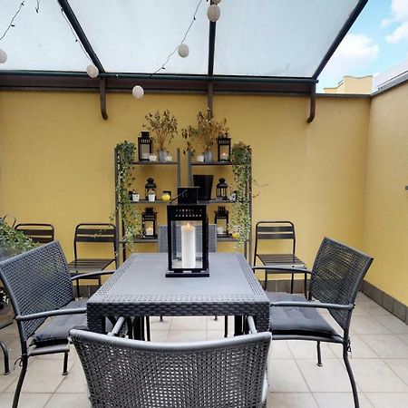 Design Apartment Near Duomo Square Milano Dış mekan fotoğraf