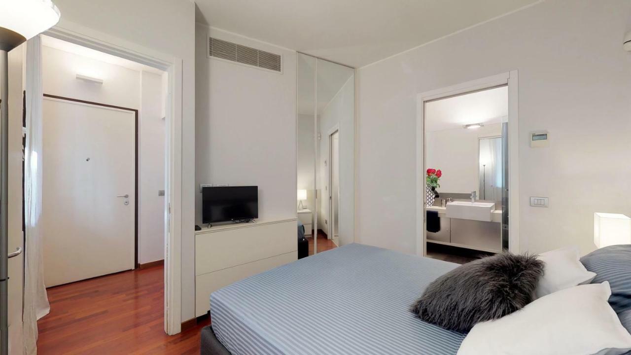 Design Apartment Near Duomo Square Milano Dış mekan fotoğraf