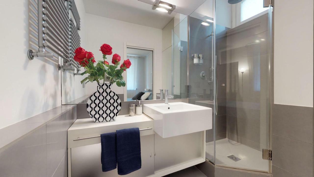 Design Apartment Near Duomo Square Milano Dış mekan fotoğraf