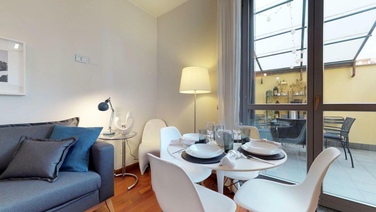Design Apartment Near Duomo Square Milano Dış mekan fotoğraf