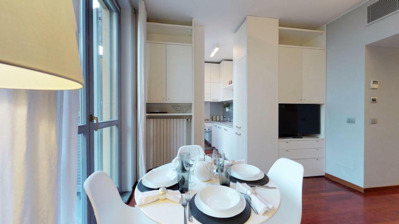 Design Apartment Near Duomo Square Milano Dış mekan fotoğraf